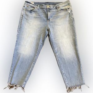 GAP Women’s Girlfriend Mid Rise 20r/35 Light Wash Cropped Denim Jeans